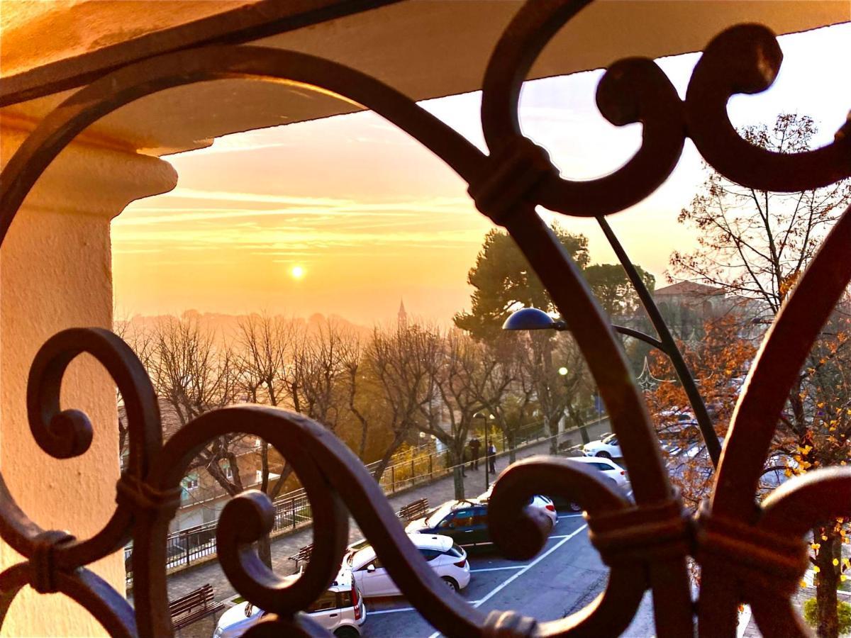 B&B Terrazza Sul Borgo Mogliano Esterno foto